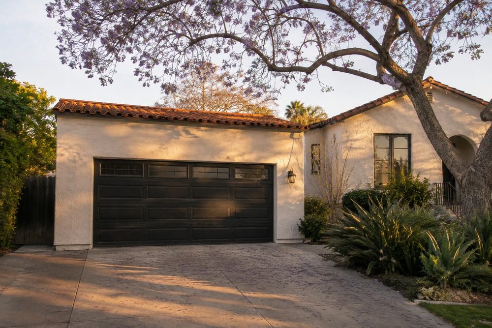 Newly built detached garage alongside a Los Angeles home